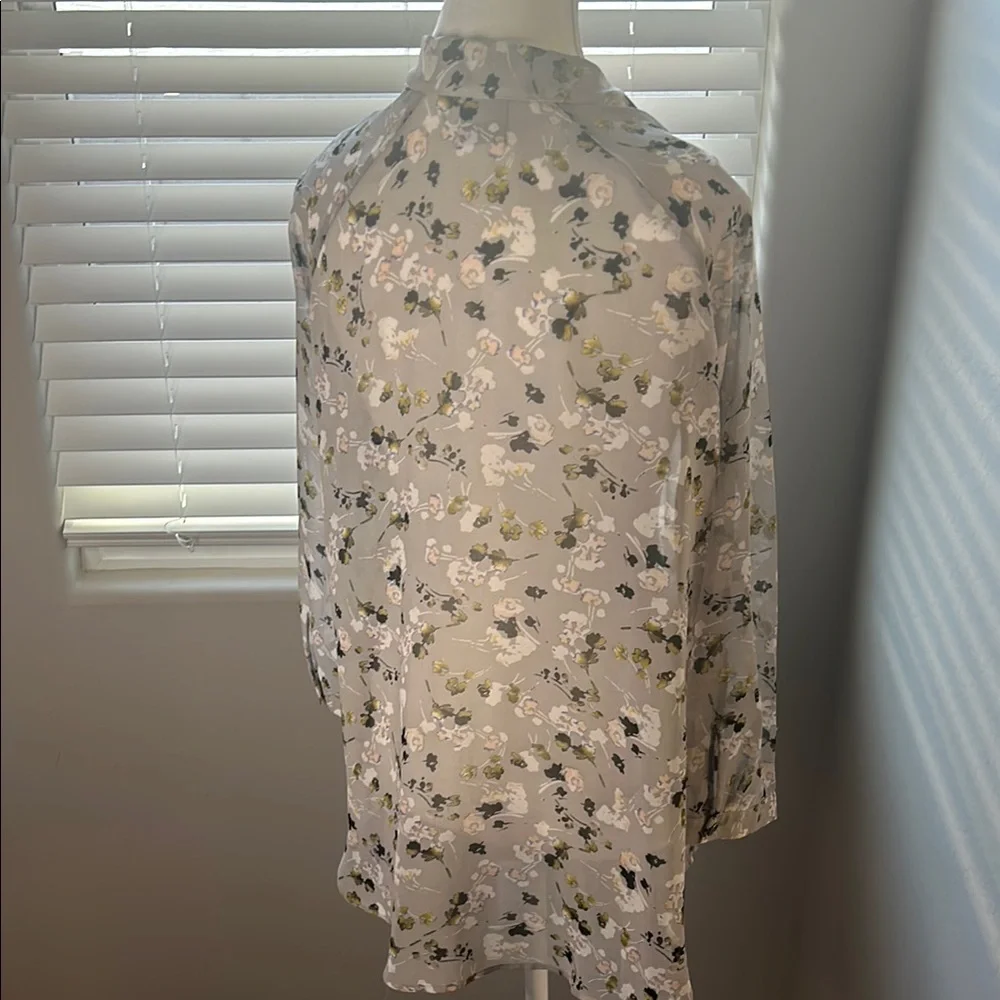 Floral Button-Up Blouse - Gray - Picture 3 of 4